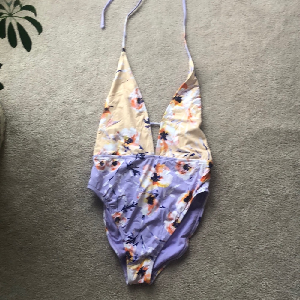 One-piece bathing suit